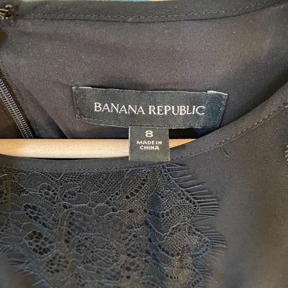 Pleated dress with lace detailing - Picture 6 of 6